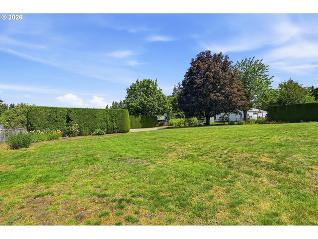 15651 HENRICI Rd, Oregon City, OR 97045