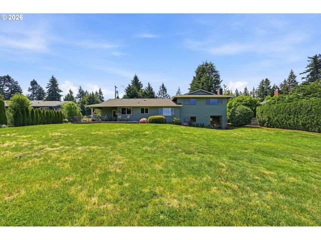 15651 HENRICI Rd, Oregon City, OR 97045