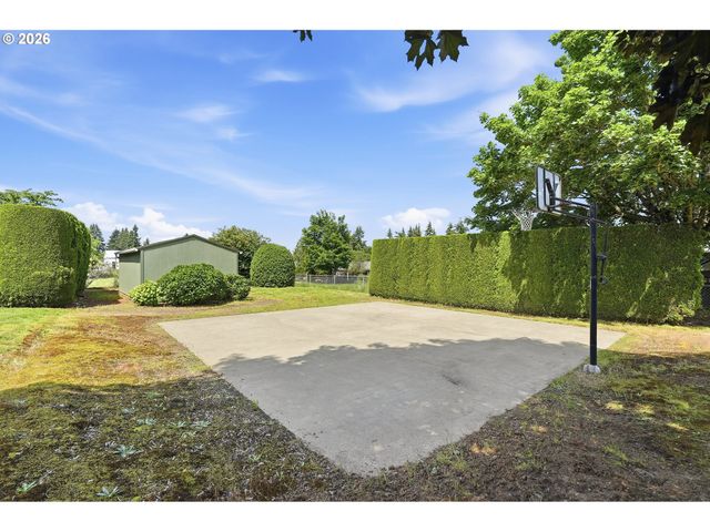 15651 HENRICI Rd, Oregon City, OR 97045
