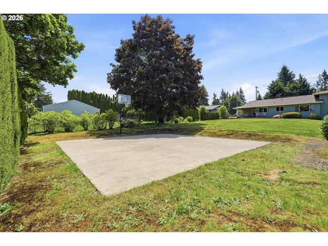 15651 HENRICI Rd, Oregon City, OR 97045