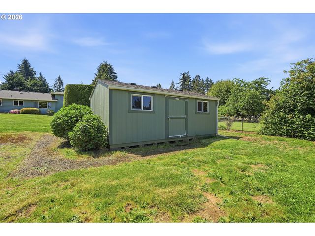 15651 HENRICI Rd, Oregon City, OR 97045