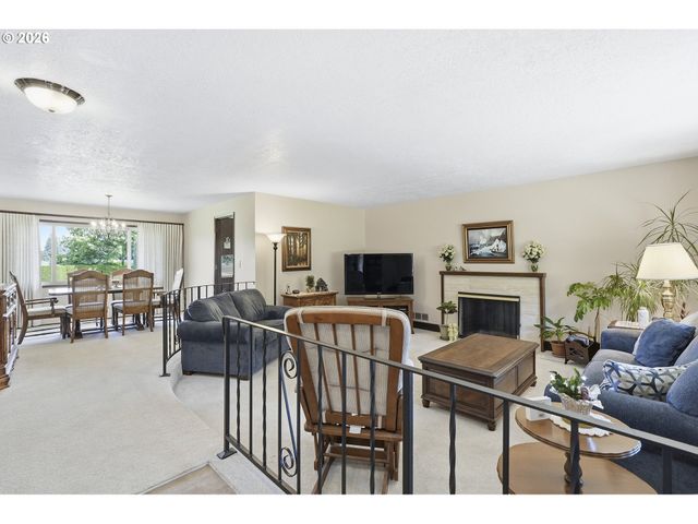 15651 HENRICI Rd, Oregon City, OR 97045