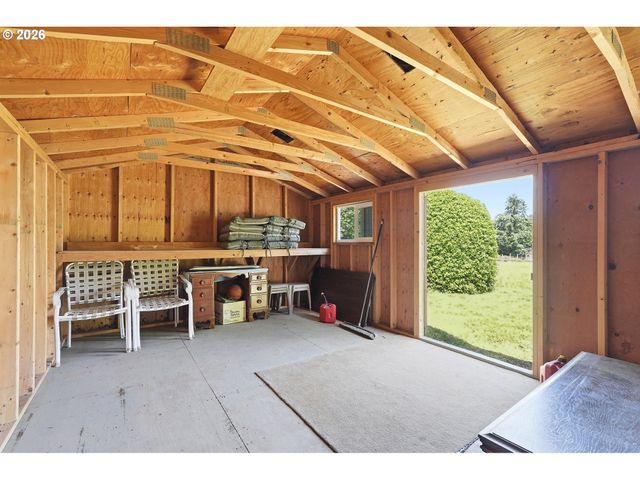 15651 HENRICI Rd, Oregon City, OR 97045