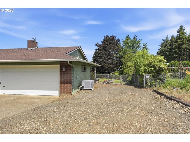 15651 HENRICI Rd, Oregon City, OR 97045