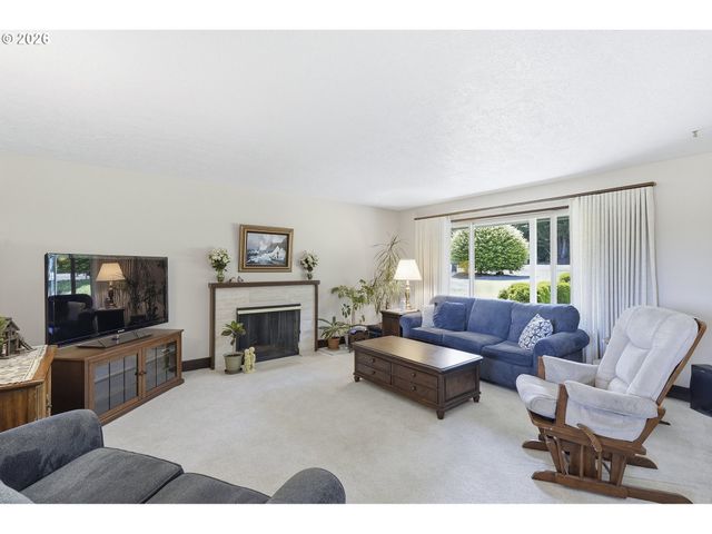 15651 HENRICI Rd, Oregon City, OR 97045