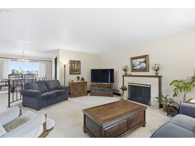 15651 HENRICI Rd, Oregon City, OR 97045