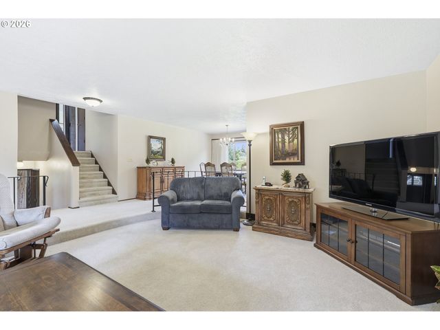 15651 HENRICI Rd, Oregon City, OR 97045