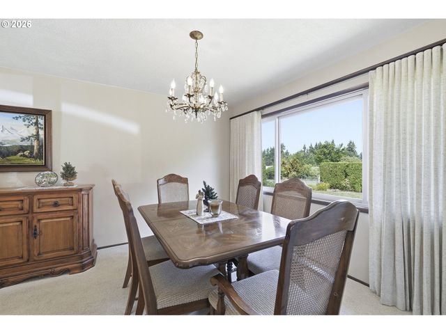 15651 HENRICI Rd, Oregon City, OR 97045