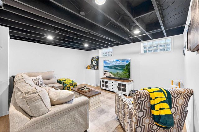 7413 W Ohio AVENUE, Milwaukee, WI 53219