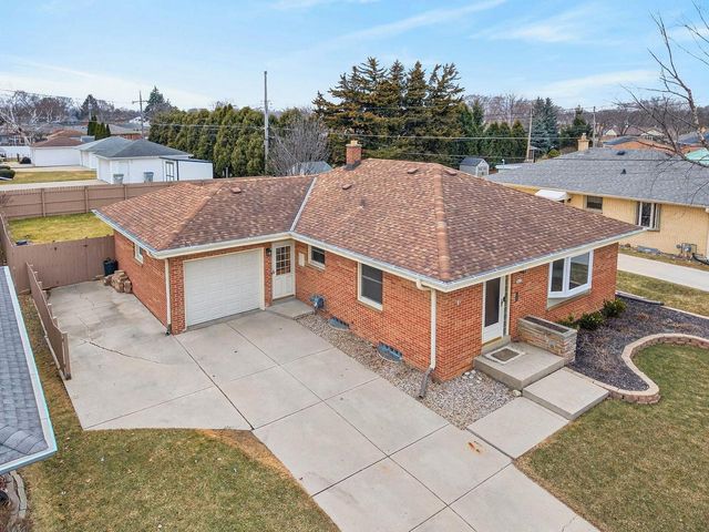 7413 W Ohio AVENUE, Milwaukee, WI 53219