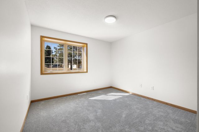 701 10th Ave SE, Minot, ND 58701