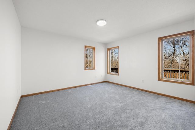 701 10th Ave SE, Minot, ND 58701