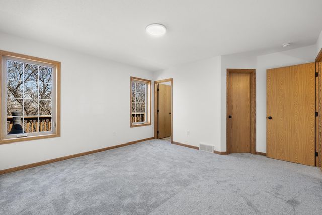 701 10th Ave SE, Minot, ND 58701