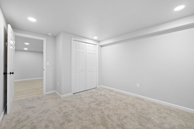 701 10th Ave SE, Minot, ND 58701