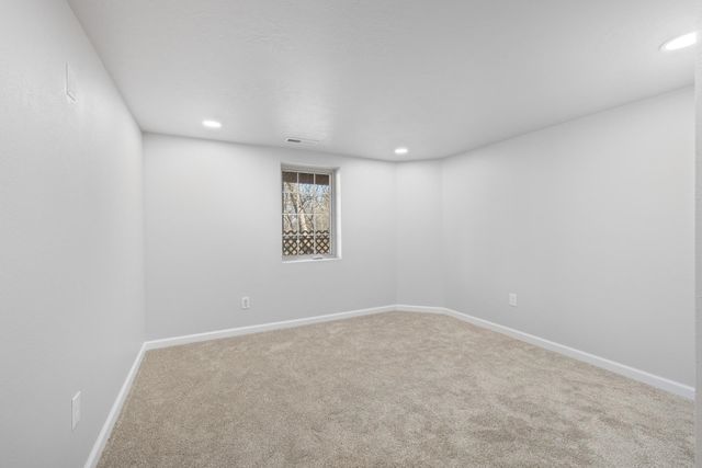 701 10th Ave SE, Minot, ND 58701