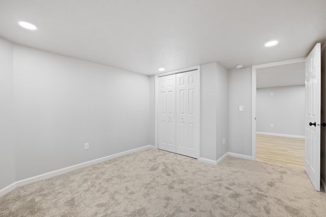 701 10th Ave SE, Minot, ND 58701