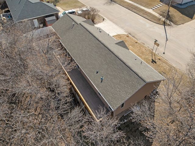 701 10th Ave SE, Minot, ND 58701