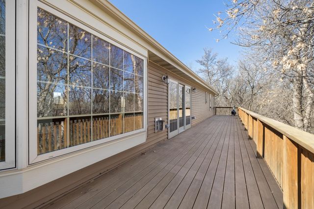 701 10th Ave SE, Minot, ND 58701