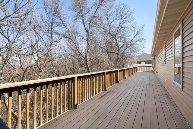 701 10th Ave SE, Minot, ND 58701