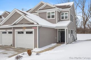 2249 Watertown Way NE, Grand Rapids, MI 49505