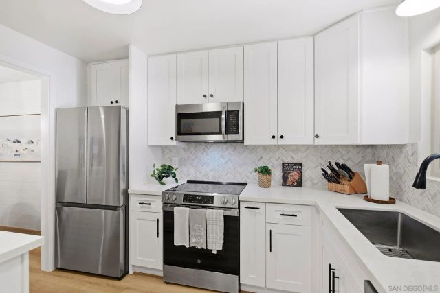858 E Ave, Coronado, CA 92118