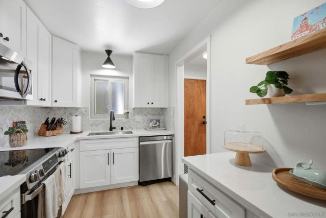 858 E Ave, Coronado, CA 92118
