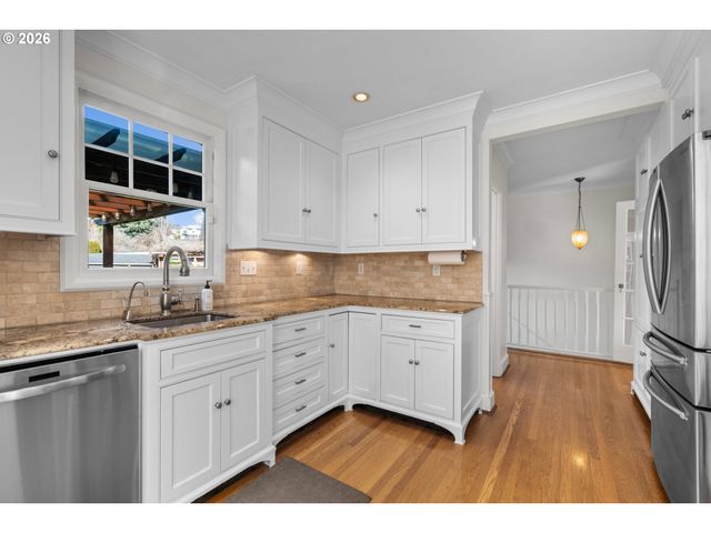 2237 Ne REGENTS Dr, Portland, OR 97212