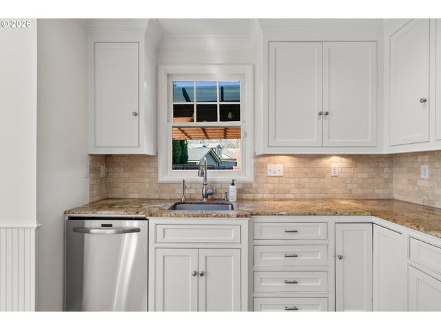 2237 Ne REGENTS Dr, Portland, OR 97212