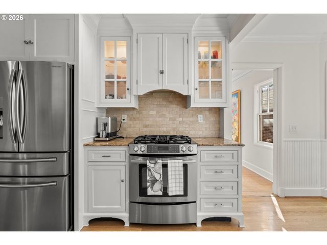 2237 Ne REGENTS Dr, Portland, OR 97212