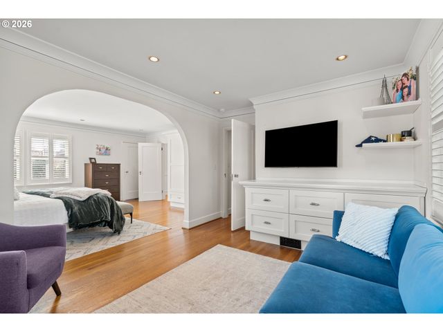 2237 Ne REGENTS Dr, Portland, OR 97212