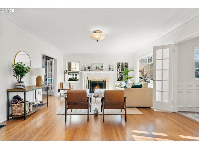 2237 Ne REGENTS Dr, Portland, OR 97212