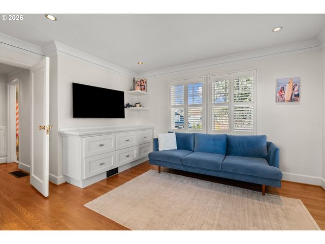 2237 Ne REGENTS Dr, Portland, OR 97212