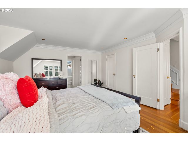 2237 Ne REGENTS Dr, Portland, OR 97212