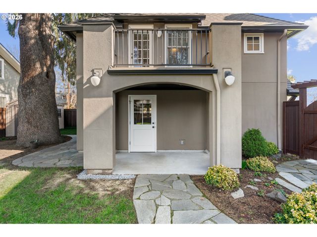 2237 Ne REGENTS Dr, Portland, OR 97212