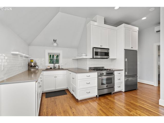 2237 Ne REGENTS Dr, Portland, OR 97212