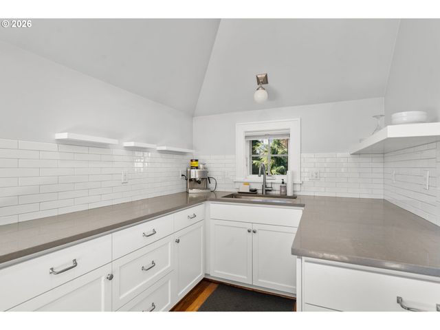 2237 Ne REGENTS Dr, Portland, OR 97212