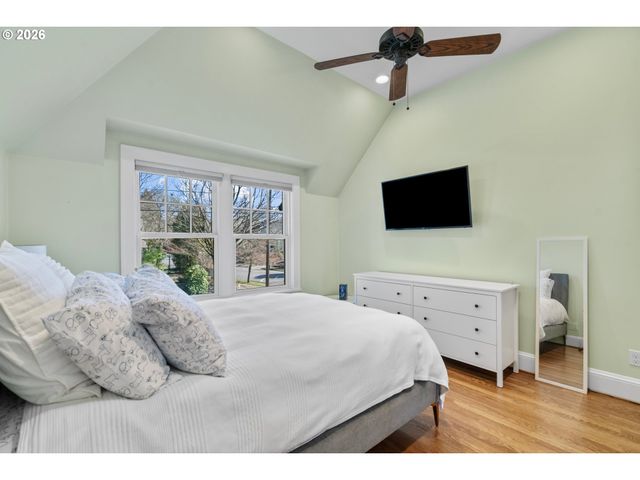 2237 Ne REGENTS Dr, Portland, OR 97212