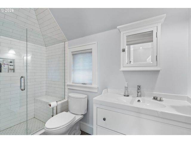 2237 Ne REGENTS Dr, Portland, OR 97212