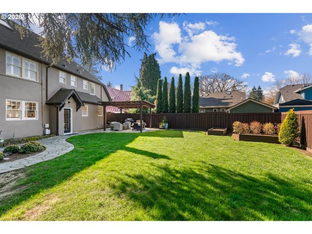 2237 Ne REGENTS Dr, Portland, OR 97212