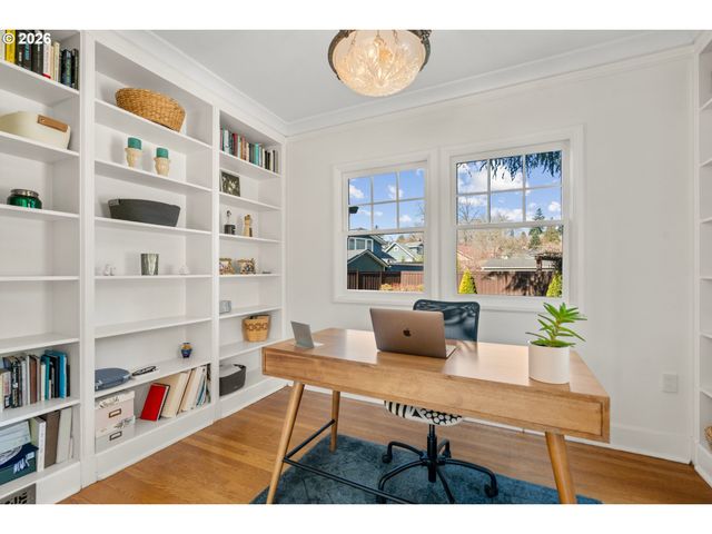 2237 Ne REGENTS Dr, Portland, OR 97212