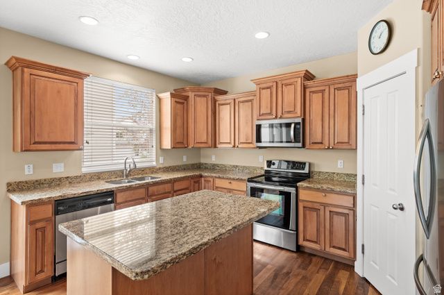 1418 E EAGLE CLIFF CT, Sandy, UT 84092
