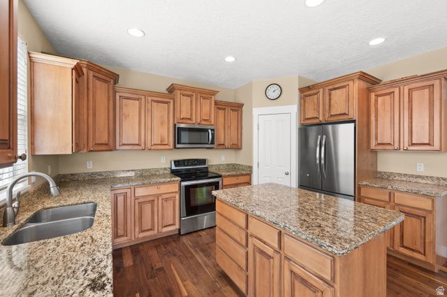 1418 E EAGLE CLIFF CT, Sandy, UT 84092