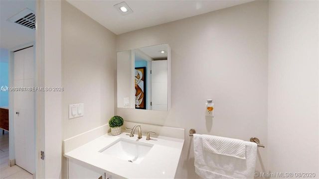 6039 Collins Ave 1223, Miami Beach, FL 33140