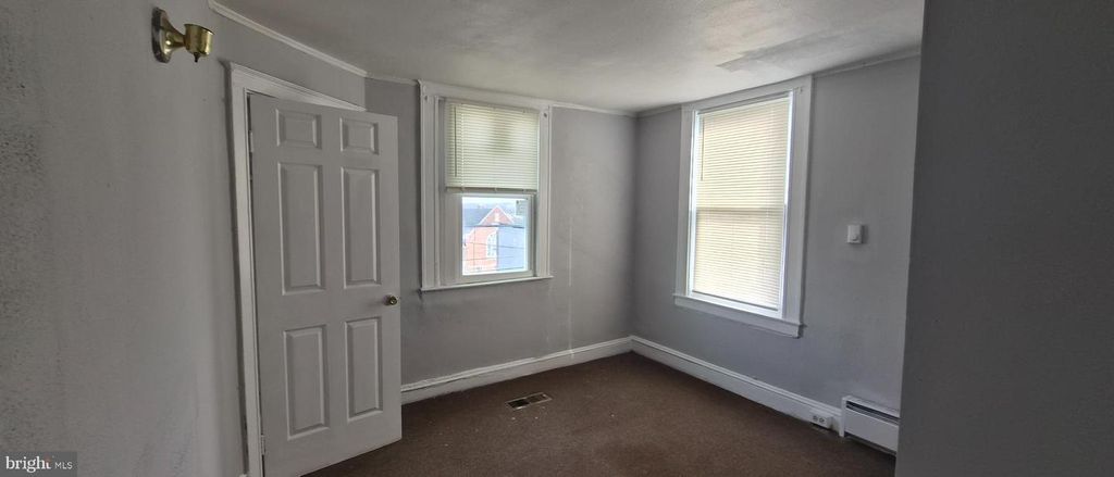 Image 11 of property listing at 3238 RAVENWOOD AVE, Baltimore, MD 21213