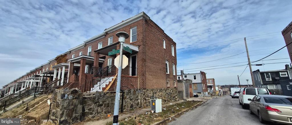 Image 13 of property listing at 3238 RAVENWOOD AVE, Baltimore, MD 21213
