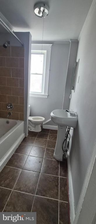 Image 7 of property listing at 3238 RAVENWOOD AVE, Baltimore, MD 21213