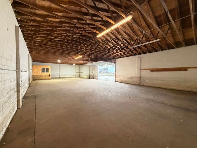 5300 River Drive, Moline, IL 61265