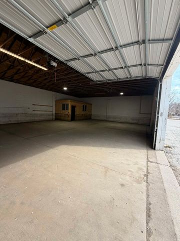 5300 River Drive, Moline, IL 61265