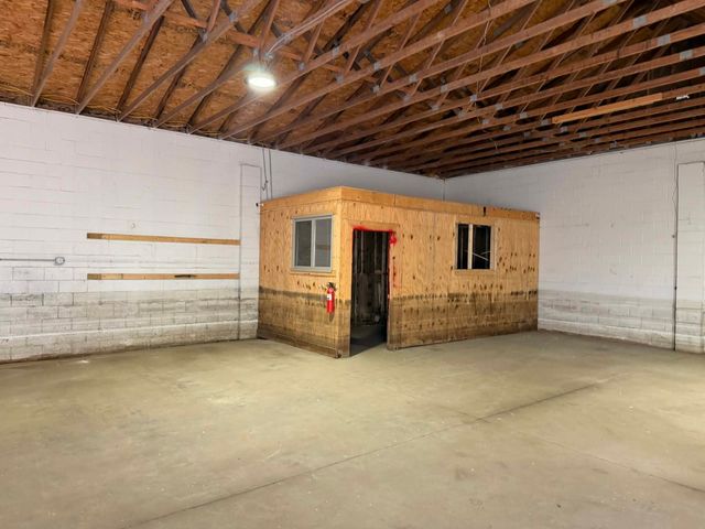 5300 River Drive, Moline, IL 61265