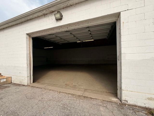 5300 River Drive, Moline, IL 61265